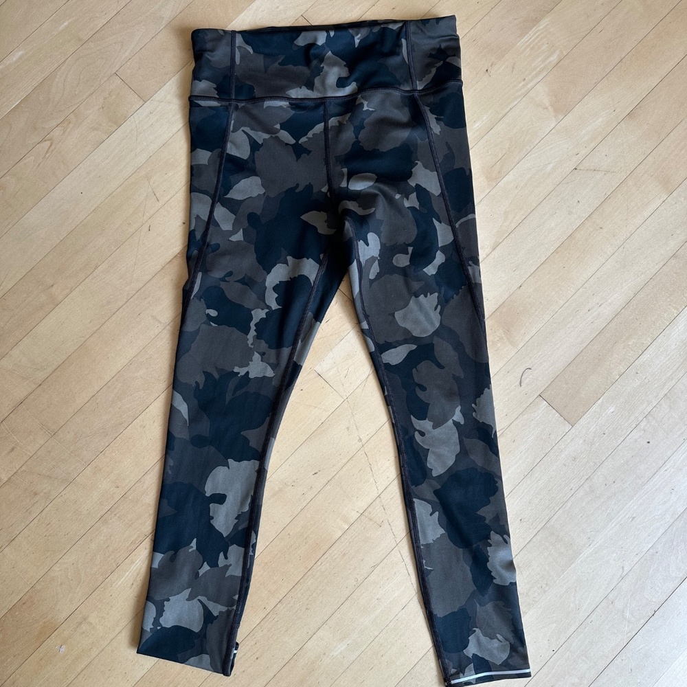 Athleta Ultimate Stash Pocket Camo 7/8 Tight , S - Picture 5 of 7